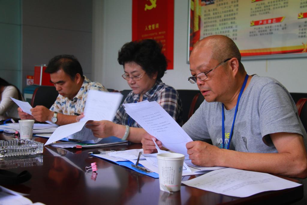 社會(huì)監(jiān)督評(píng)審審閱申請(qǐng)人資料