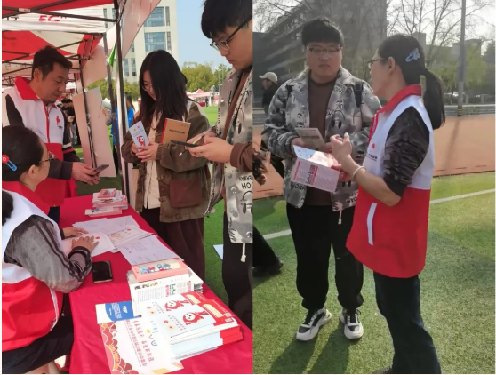 ↑ 3月16日,洪山區(qū)紅十字會走進湖北工業(yè)大學,宣傳無償獻血和造血干細胞活動。活動現場,紅十字志愿者們通過發(fā)放宣傳資料、現場講解等形式,向在校大學生宣傳普及造血干細胞知識、捐獻流程及重要意義。同學們積極響應,旨在讓更多群體了解造血干細胞捐獻,提升青年群體對造血干細胞捐獻的認同度和參與度,消除對捐獻干細胞捐獻的認知誤區(qū),倡導更多地愛心人士加入中華骨髓庫。