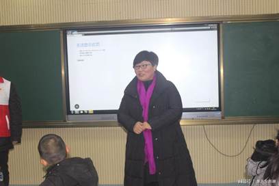 說明:新溝小學(xué)王校長(zhǎng)給活動(dòng)致辭。
